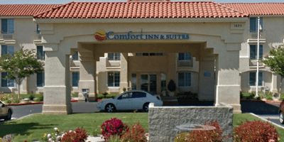 Front of the Comfort Inn in Lancaster, CA